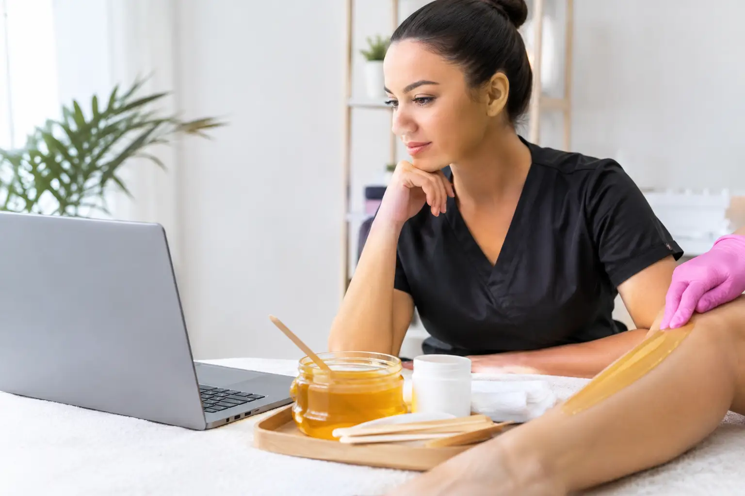 Online Esthetics Education for Future Sugarists